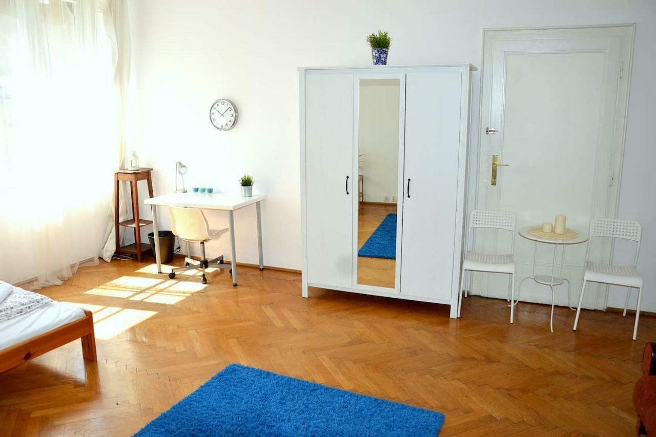 Retro Apartmentments Lobzowska Street Krakow Exterior photo